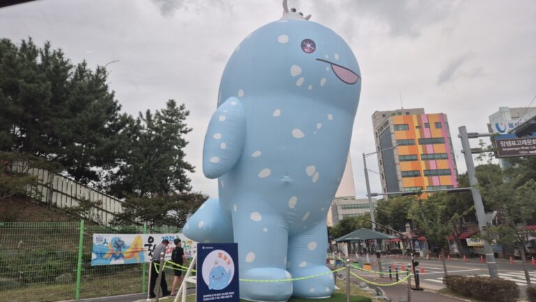 아이들과 함께한 2025년 울산고래축제 완벽 공략! 체험부스부터 해군함정까지 🐋